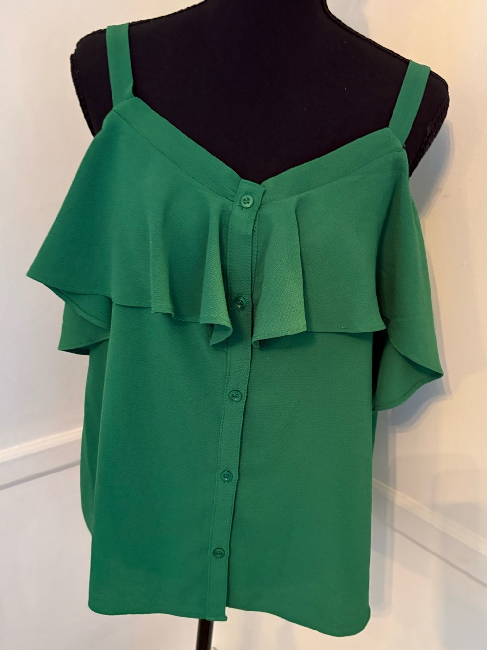 MoaMoa women’s Emerald Green cami top ,distinct ruffled cold-shoulder Top Sz L